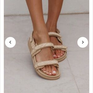 COVET SHILOH Woven Sandals 38